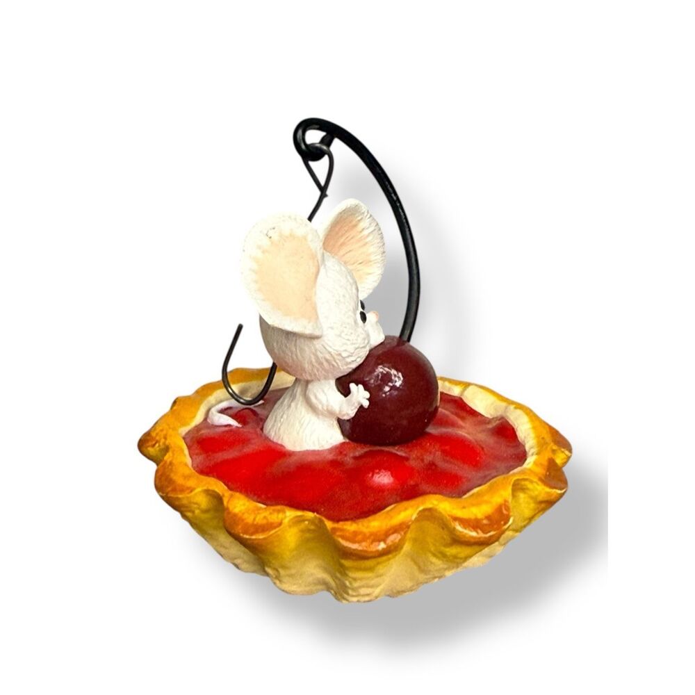 Vintage 1989 Hallmark Keepsake Cherry Jubilee Mouse in Pie Christmas Ornament - Picture 4 of 7